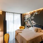 Deville & Hotel