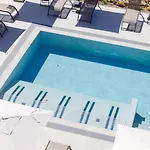 Deville & Ξενοδοχείο 3*