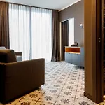 Deville & Hotel Costermano