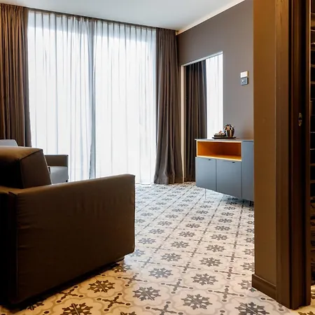 Deville & Hotel Costermano
