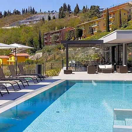 Deville & Ξενοδοχείο 3*