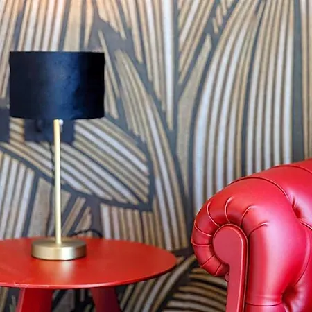 Deville & Ξενοδοχείο 3*