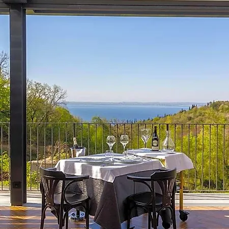Deville & Hotel Costermano