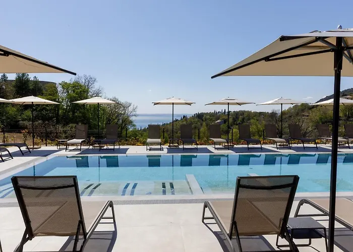 Deville & Hotel Costermano